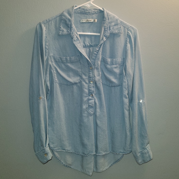 Kailene Chambray Top - Picture 2 of 6